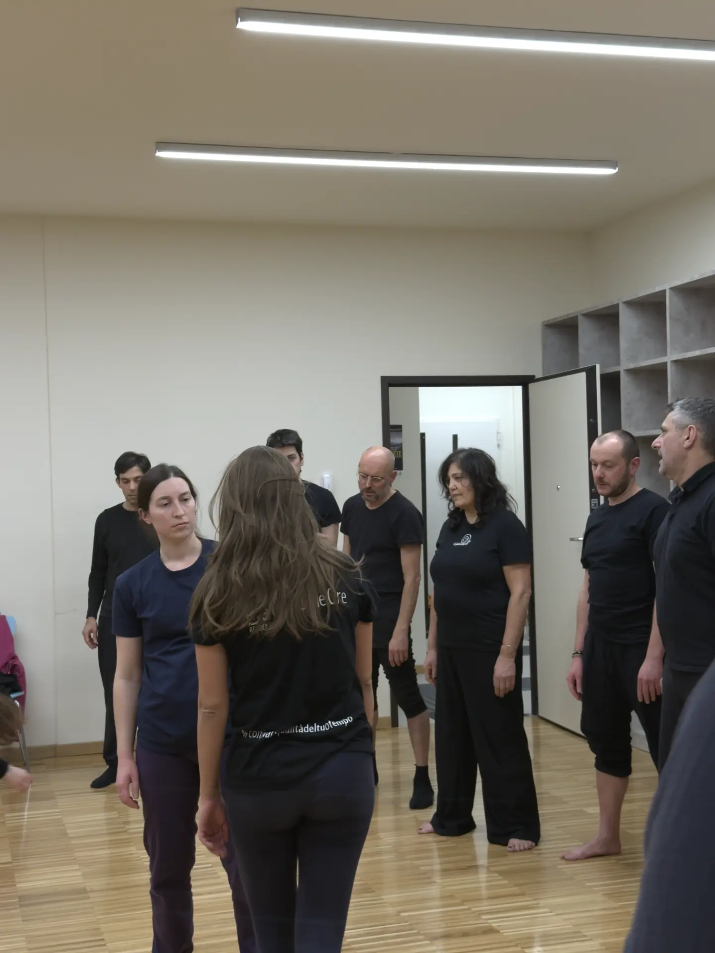 Attori in scena durante uno spettacolo